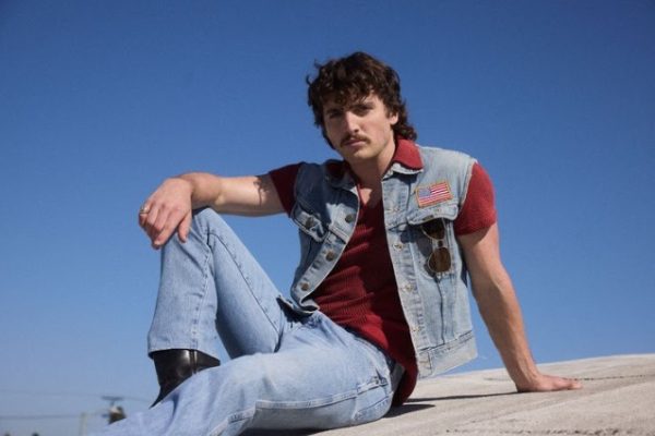 Benson Boone lanza su esperado nuevo álbum «American Heart»