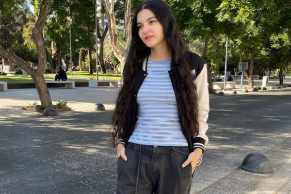 Con una actitud positiva, Gugu Rebolledo presenta su canción «Leerme La Mente»